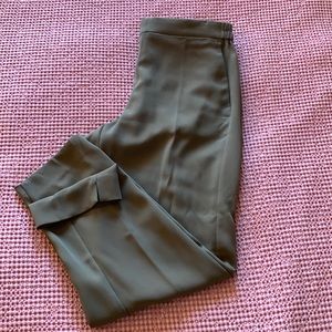 Olive green work pant with pockets